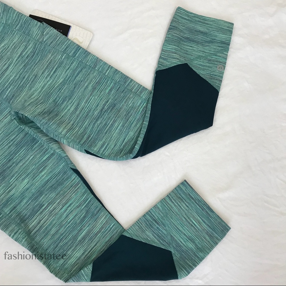 NWT lululemon pace rival crop Alberta lake space 4 - Picture 4 of 8
